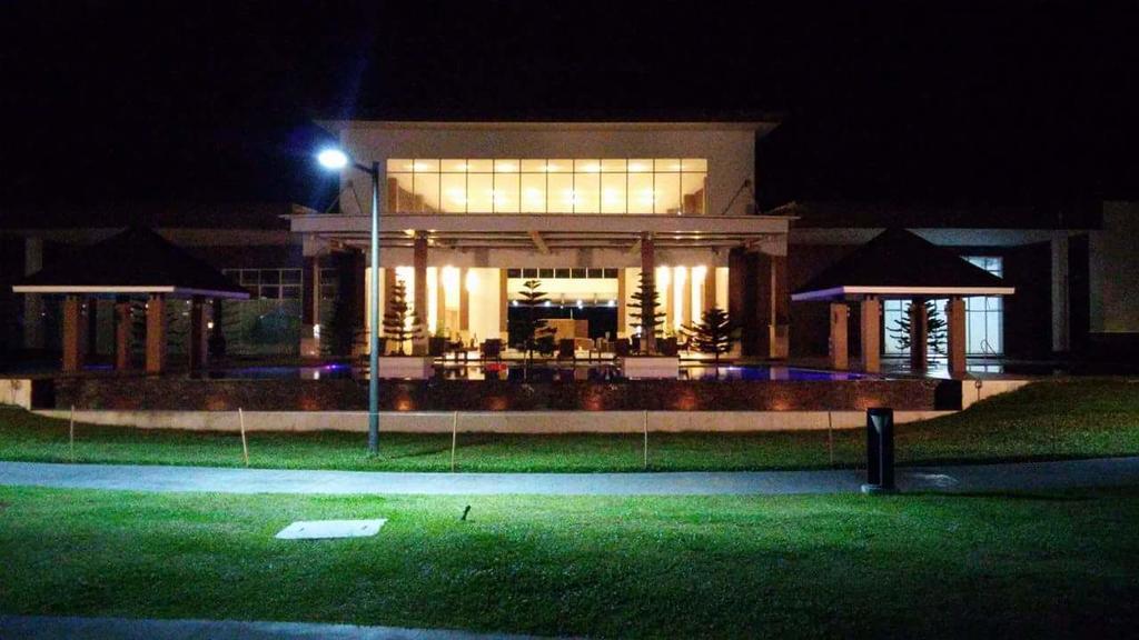 Cozy Staycation Tagaytay At Wind Residences Tagaytay City Esterno foto